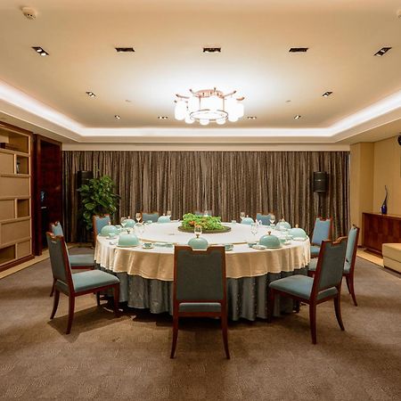 Hotel Ramada Jinan Esterno foto