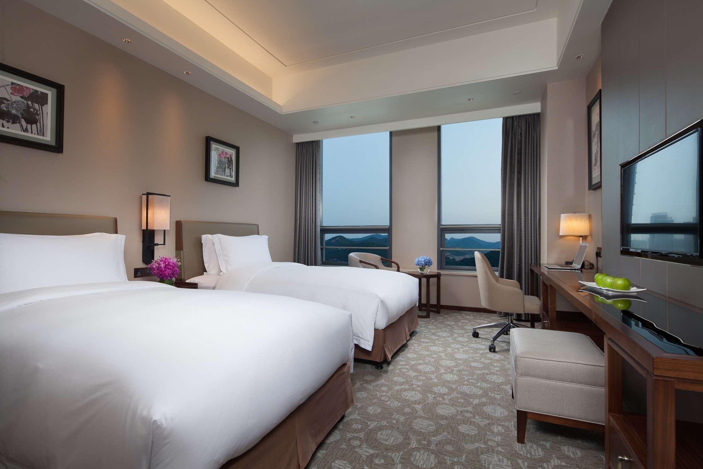 Hotel Ramada Jinan Esterno foto
