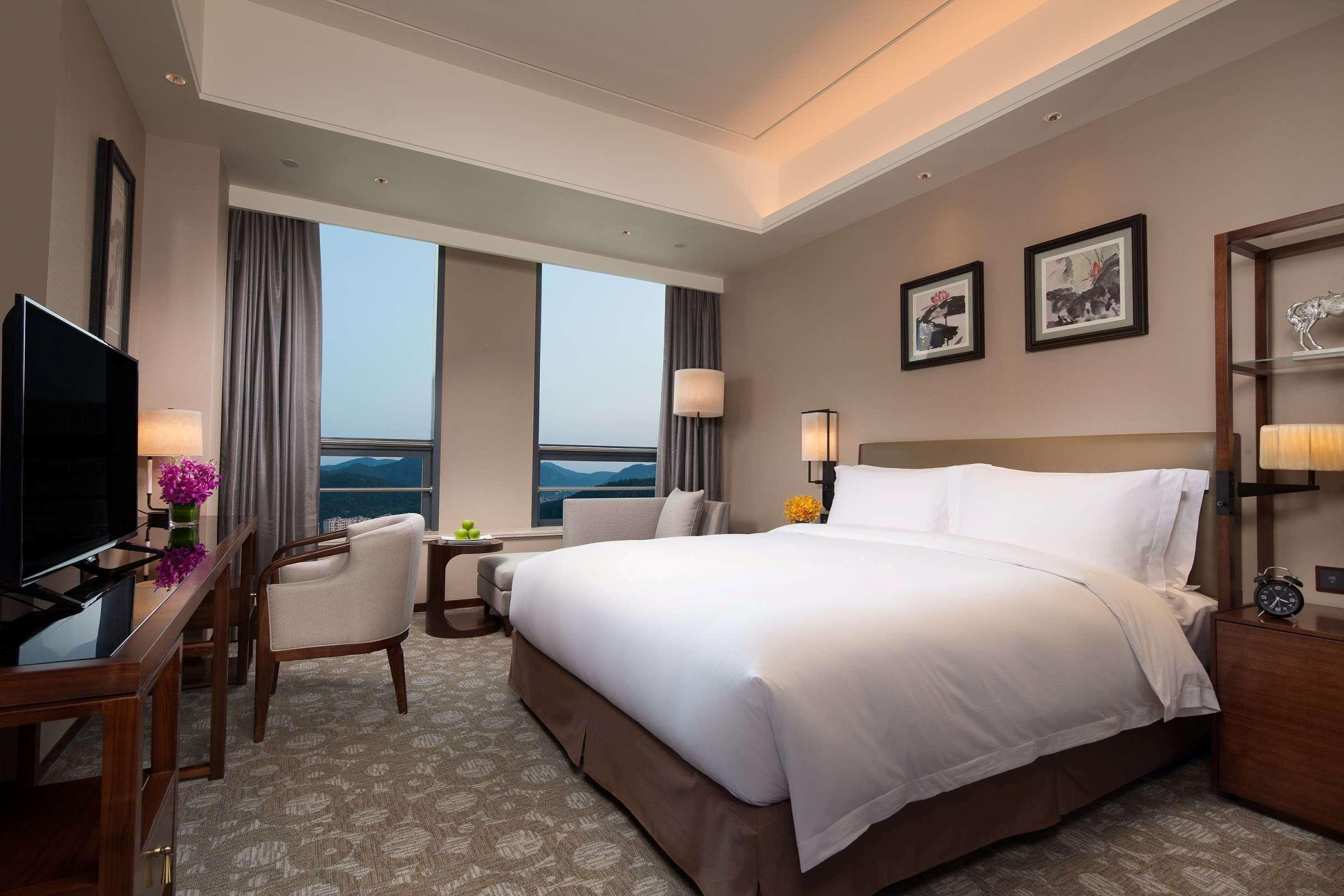 Hotel Ramada Jinan Esterno foto