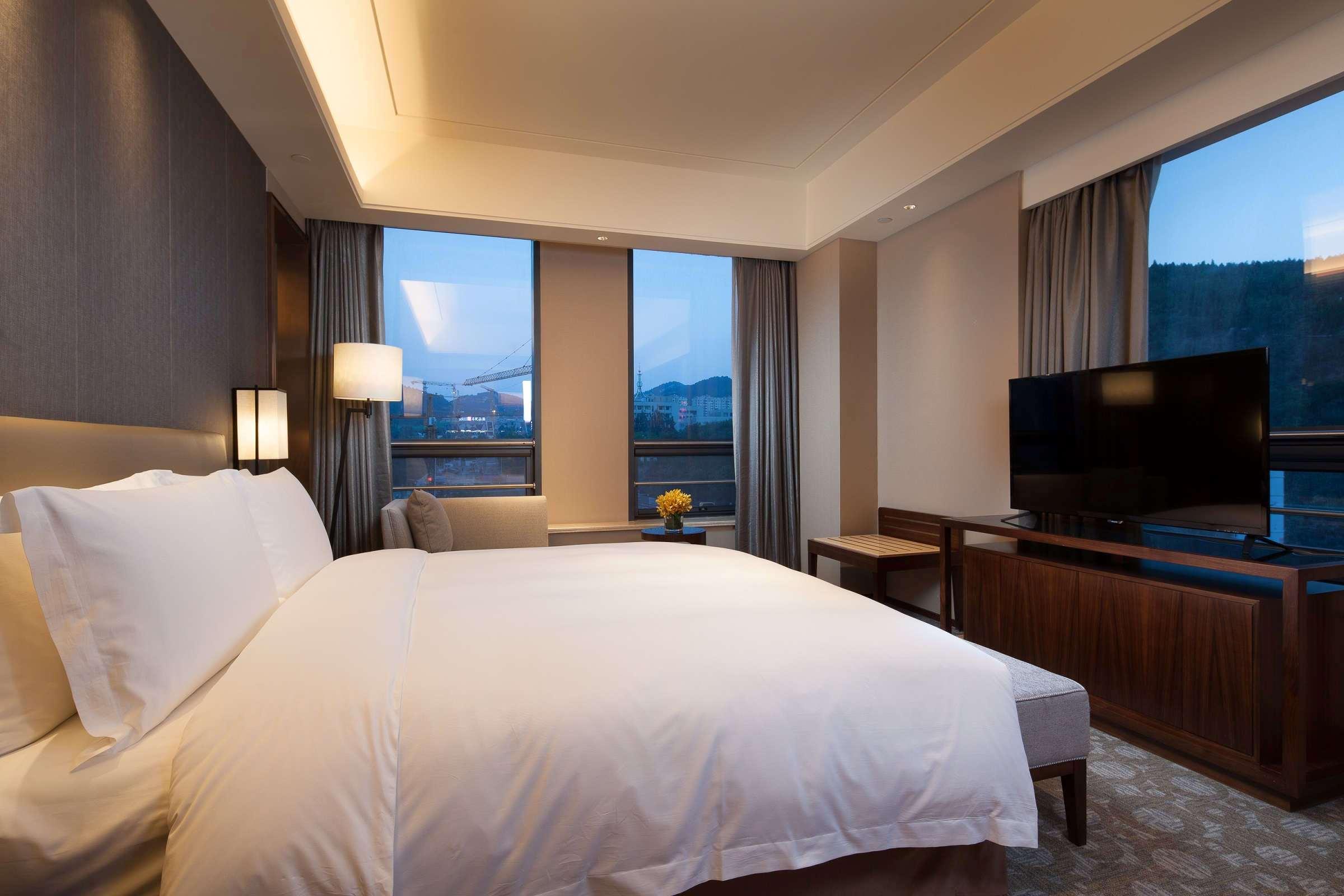 Hotel Ramada Jinan Esterno foto