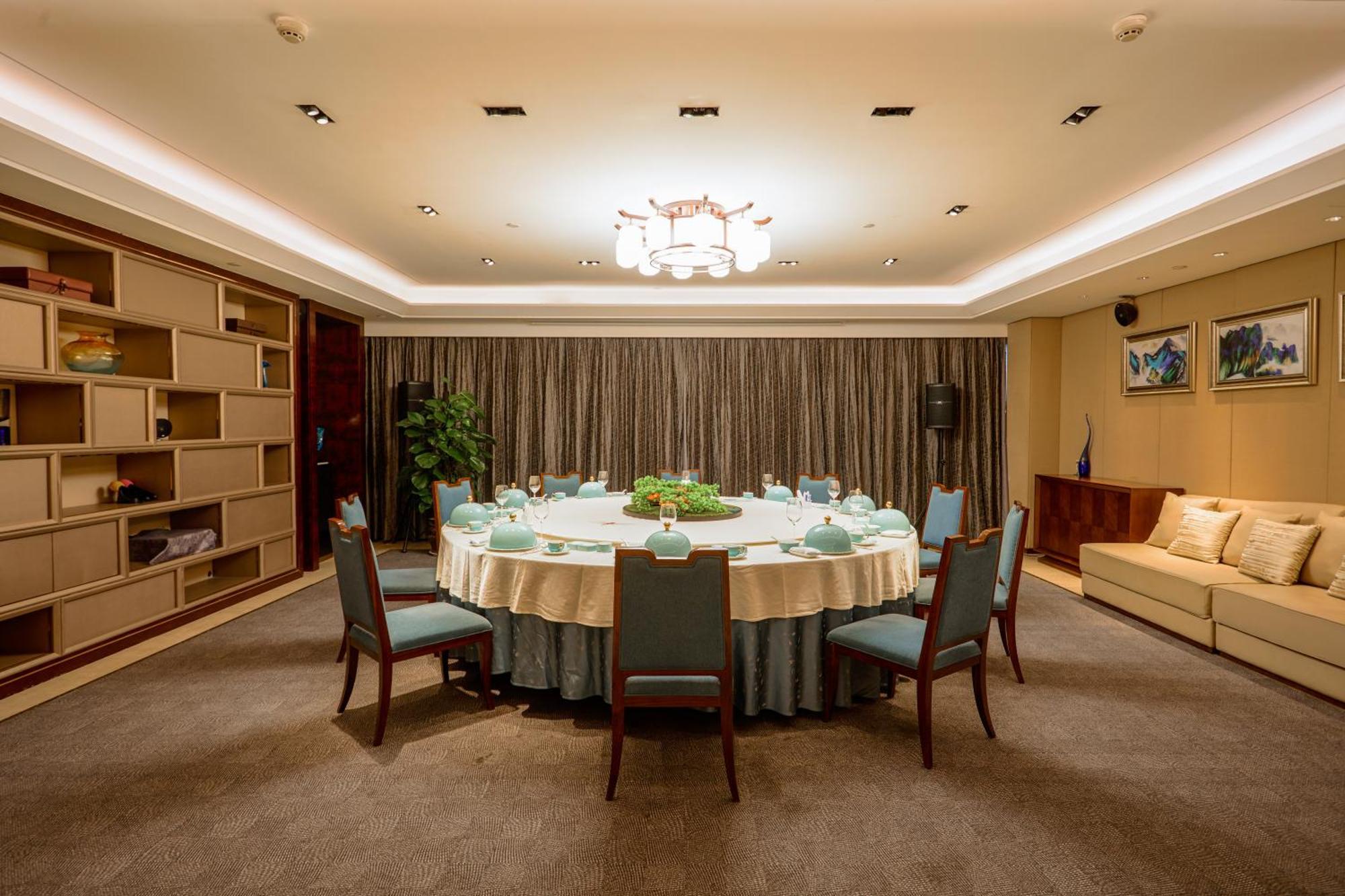 Hotel Ramada Jinan Esterno foto