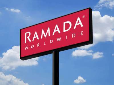 Hotel Ramada Jinan Esterno foto