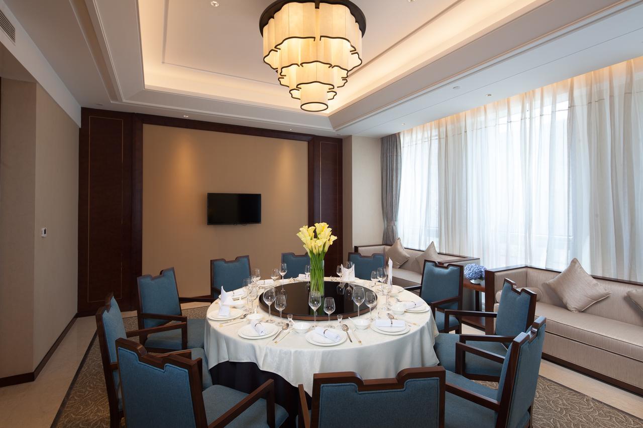 Hotel Ramada Jinan Esterno foto