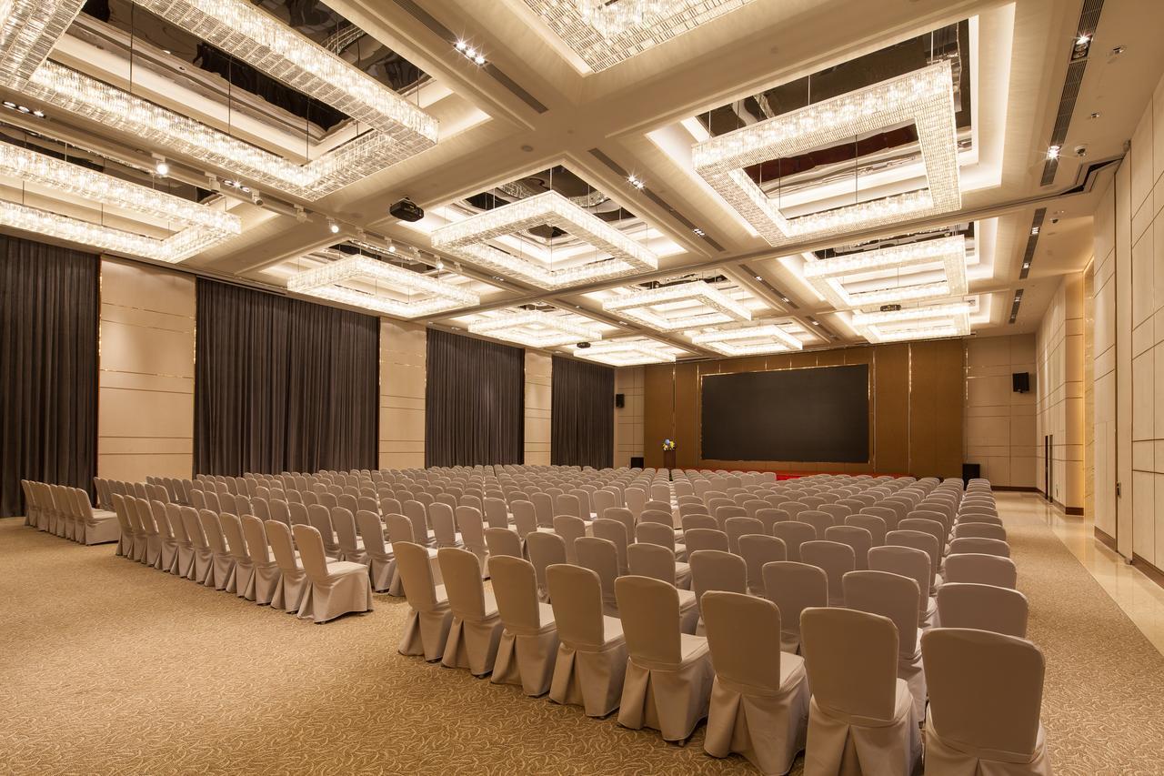 Hotel Ramada Jinan Esterno foto