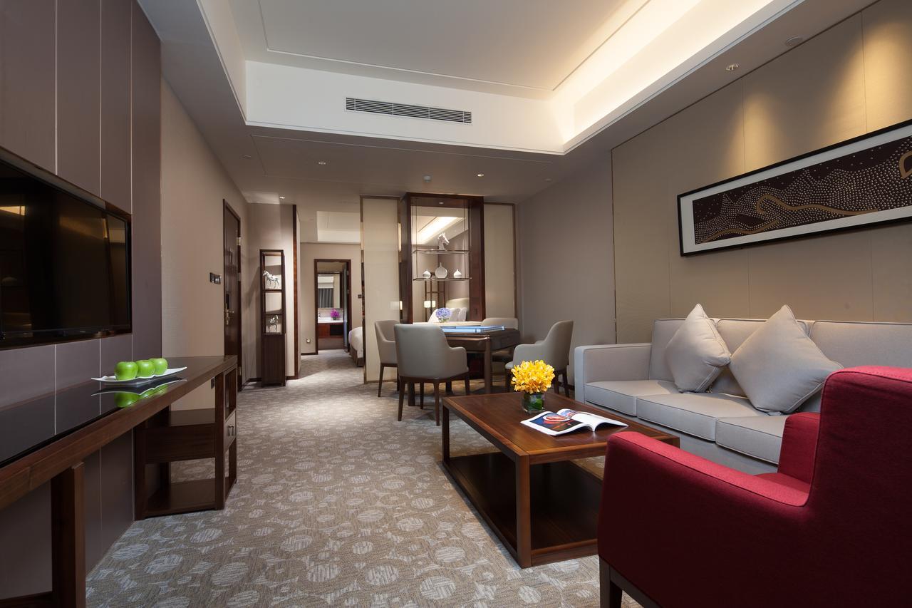 Hotel Ramada Jinan Esterno foto