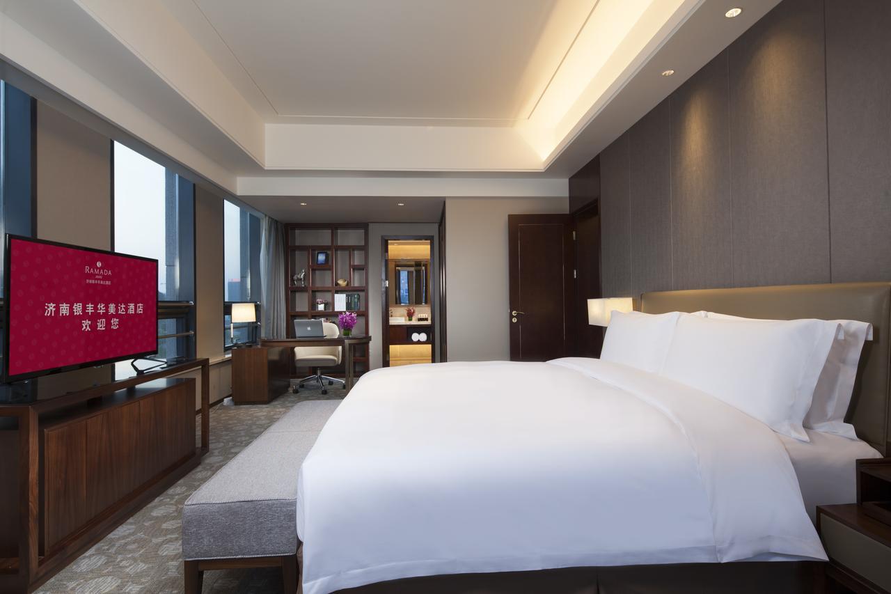 Hotel Ramada Jinan Esterno foto