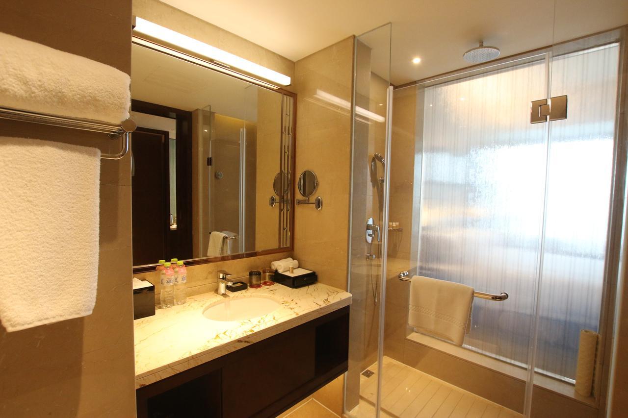 Hotel Ramada Jinan Esterno foto