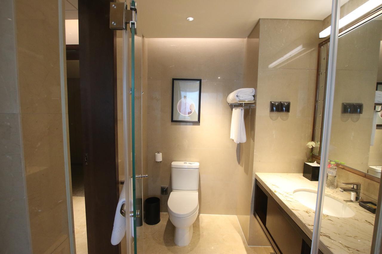 Hotel Ramada Jinan Esterno foto