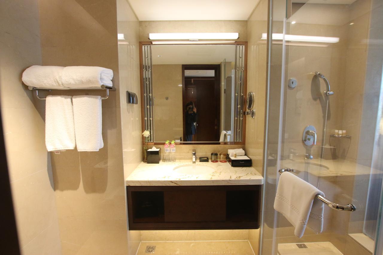 Hotel Ramada Jinan Esterno foto